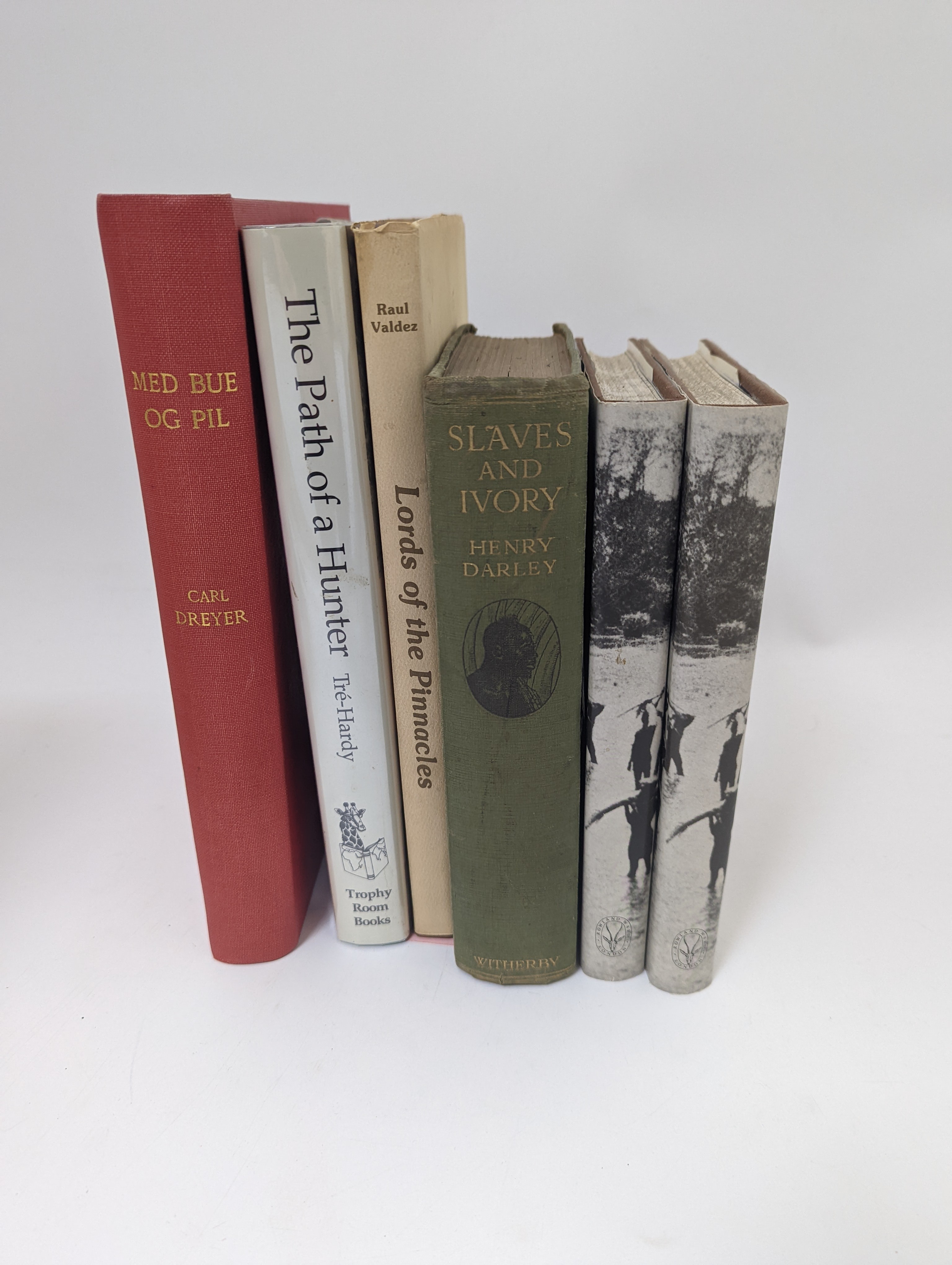 Sanchez-Arino, Tony. On the Trail of the African Elephant. Rowland Ward, 1988. Original cloth binding in dust wrapper. * One of a limited edition of 1250 copies signed by the author. This copy with a presentation inscrip